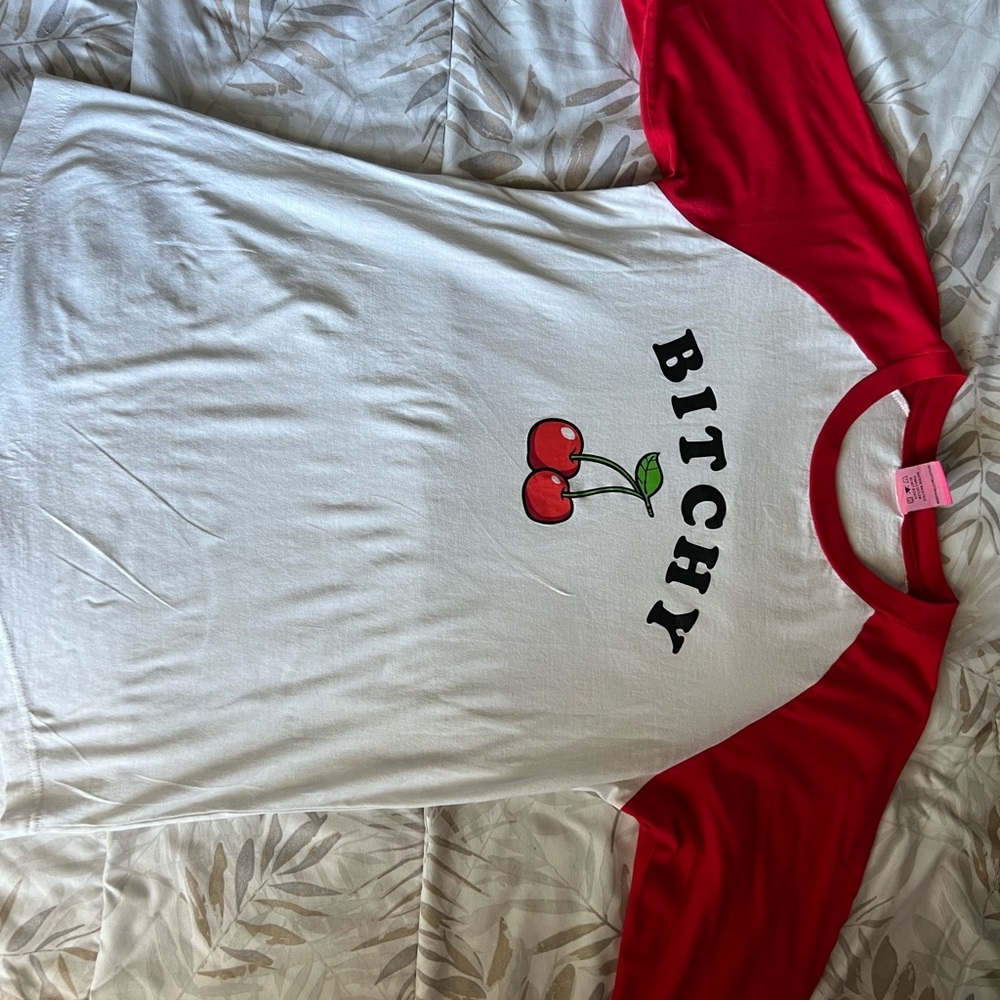 Hi there I’m selling this long sleeve from the tv show riverdale